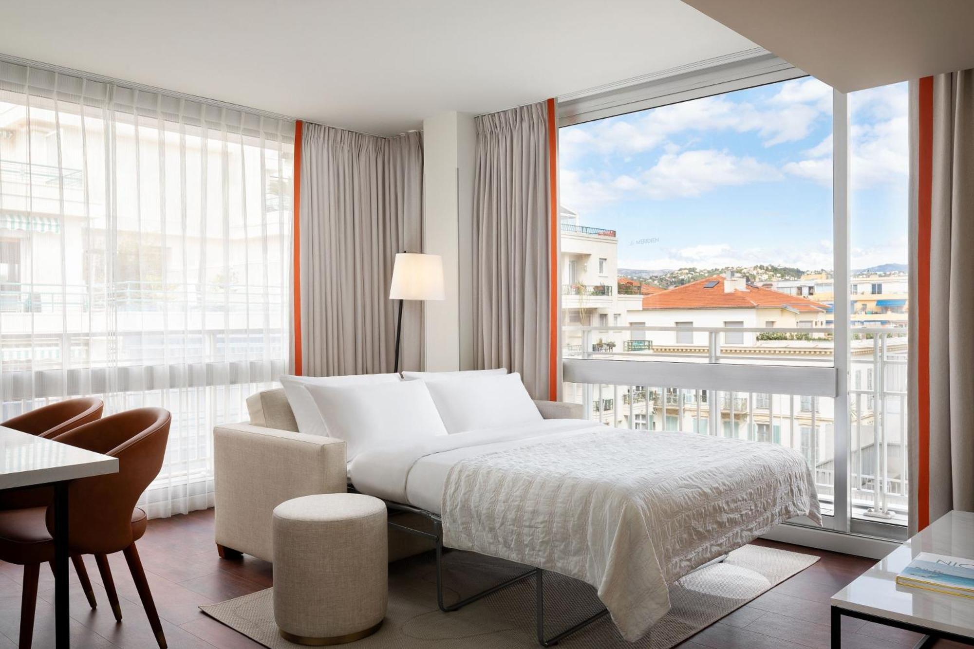 Le Meridien Hotel 4*