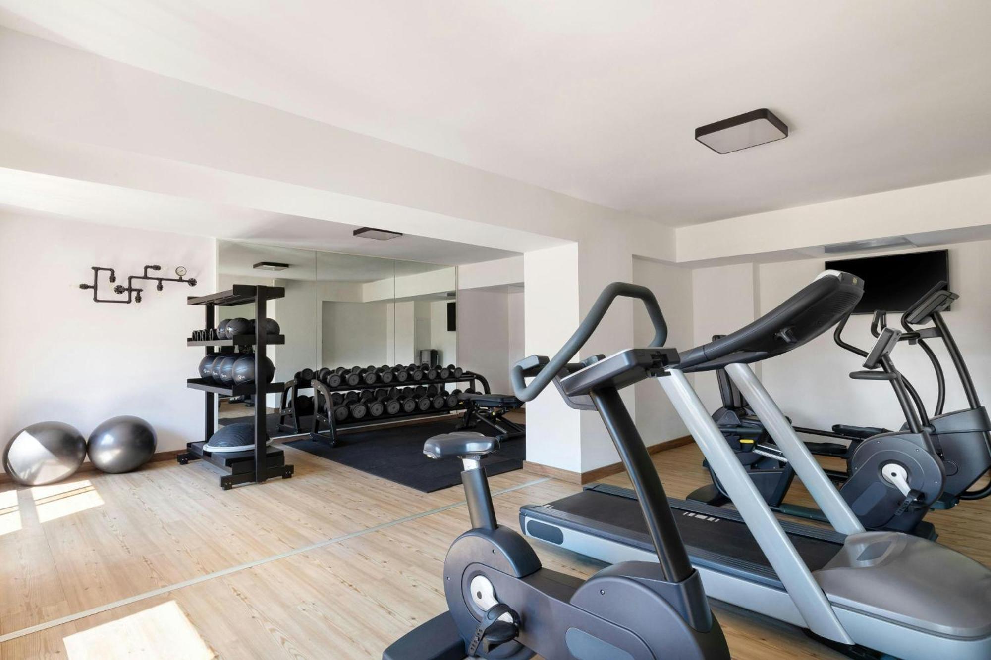 Le Meridien Hotel 4*